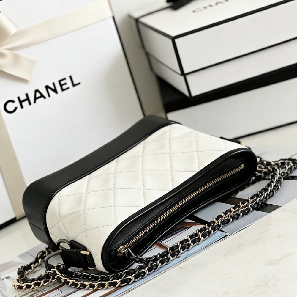 <AUTHENTIC>Chanel Gabrielle Small HoboBag in White - Picture 5 of 6